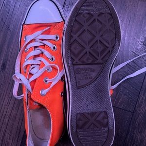 orange low top converse. womens 8, mens 6